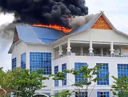 Gedung Lipat Kajang Komplek Perkantoran Walikota Pekanbaru Terbakar, DPKP Turunkan Sembilan Mobil Pemadam