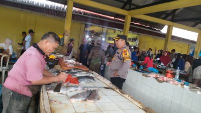 Antisipasi Gangguan Kamtibmas Jelang Pilkada, Kapolsek Bangko Kompol I.MT Sinurat SH.MH Lakukan Cooling System Bersama Pedagang Pasar Datuk Rubiah