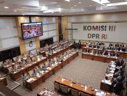 Kapolda Kepri Irjen Pol Yan Fitri Halimansyah Hadiri Rapat Kerja Komisi III DPR RI Bersama Kapolri pada Masa Persidangan I Tahun 2024 – 2025