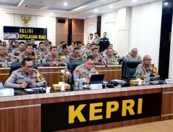 Jelang Pergelaran Pilkada Serentak, Kapolda Kepri Irjen Pol Yan Fitri Halimansyah Ikuti Vicon Bersama Astamaops Kapolri