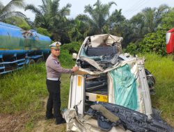 Minibus Tabrak Truk di Tol Pekanbaru-Dumai, Lima Penumpang Luka