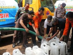 Kejaksaan Negeri Kediri Droping Air Bersih Nyambi Edukasi Hukum