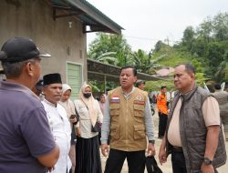 Bupati Kuansing Salurkan Bantuan Untuk Korban Banjir di Gunung Toar