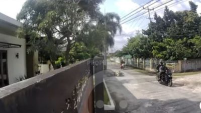 Perampok Bersenpi Gasak Kalung Emas Warga Rumbai Terekam CCTV