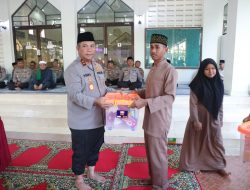 HUT ke 20 Polda Kepri : Irjen Pol Asep Safrudin Kapolda Kepri Gelar Tasyakuran dan Salurkan Baksos kepada Porter Pelabuhan Punggur dan Anak Panti Asuhan