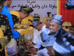 Wako dan Wawako Pekanbaru Jalani Prosesi Tepuk Tepung Tawar di LAMR