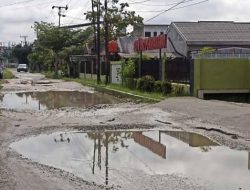 Jalan Teladan dan Merpati Sakti Makin Rusak Parah, Warga Tagih Janji Wali Kota Pekanbaru