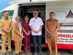 Bupati James Uang Serahkan Dua Ambulans untuk RSUD Jailolo dari Kemenkes